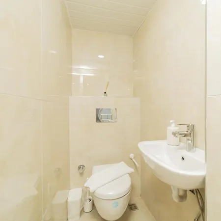 Apartment Cozy Flat W Balcony 5 Min To Beach In *