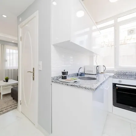 Cozy Flat W Balcony 5 Min To Beach In *