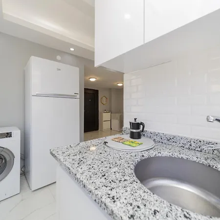 Apartment Cozy Flat W Balcony 5 Min To Beach In *