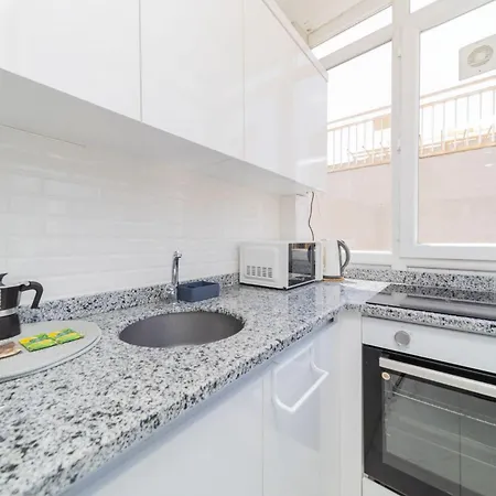 Apartment Cozy Flat W Balcony 5 Min To Beach In