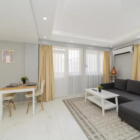 Cozy Flat W Balcony 5 Min To Beach In Apartment *